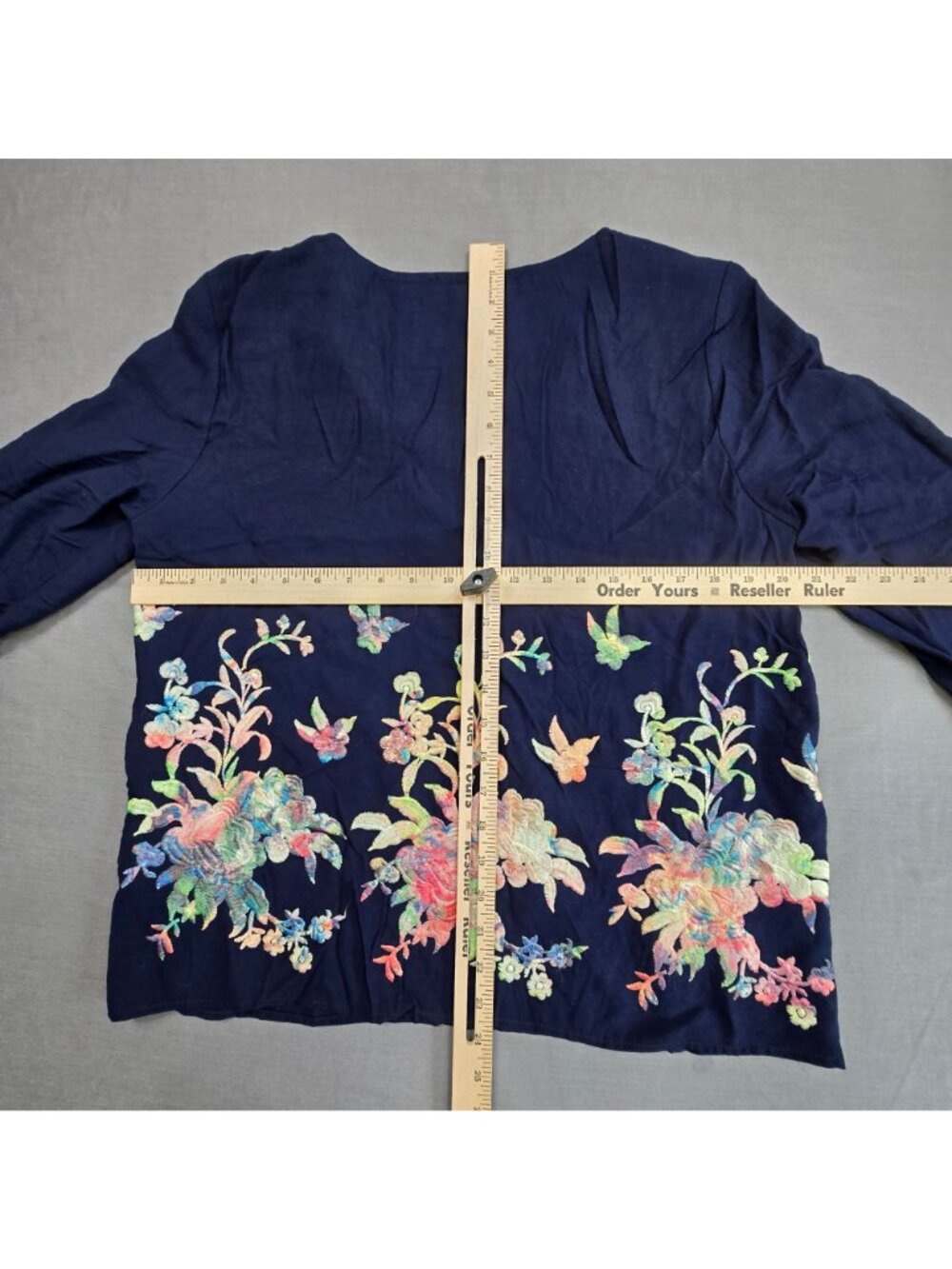 NEW Karen Kane Large Bell Sleeve Floral Embroidered Top Navy Rayon Blouse - Picture 4 of 4